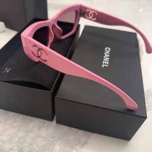 💯 AUTHENTIC CHANEL Bold Pink Sunglasses